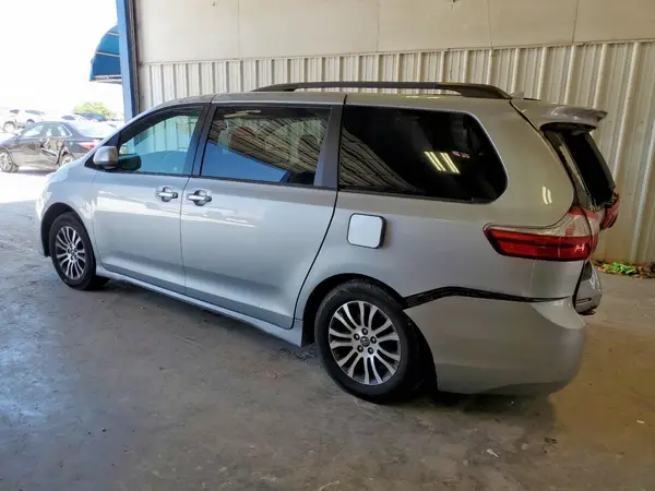 5TDYZ3DCXKS984014 2019 TOYOTA SIENNA - Image 2