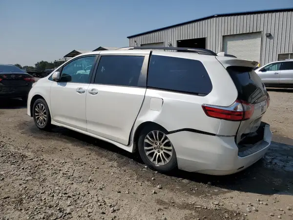 5TDYZ3DCXKS985258 2019 TOYOTA SIENNA - Image 2