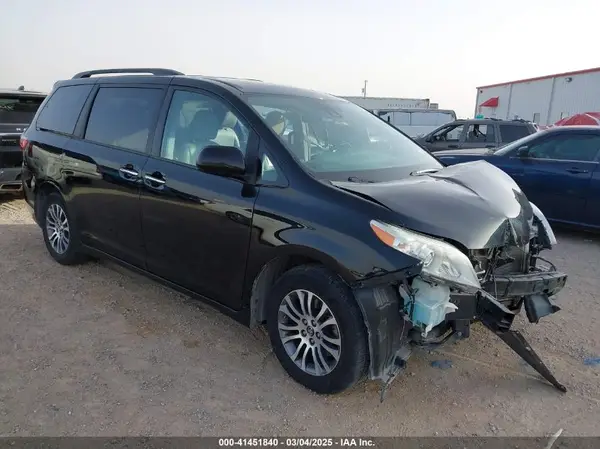 5TDYZ3DCXKS986393 2019 TOYOTA SIENNA - Image 1
