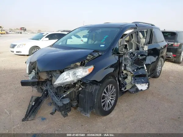 5TDYZ3DCXKS986393 2019 TOYOTA SIENNA - Image 2