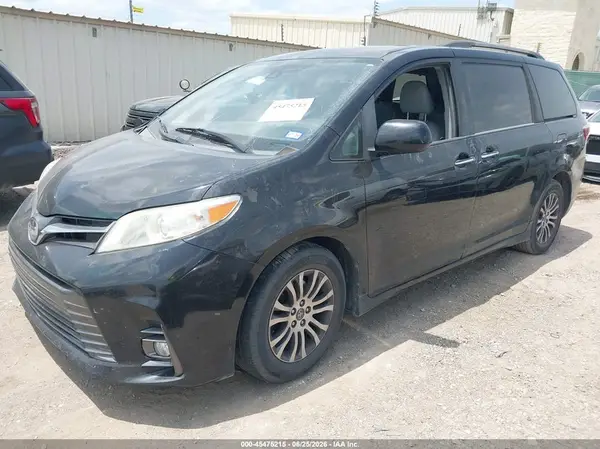 5TDYZ3DCXKS989486 2019 TOYOTA SIENNA - Image 2