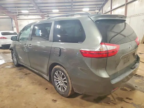 5TDYZ3DCXKS994283 2019 TOYOTA SIENNA - Image 2