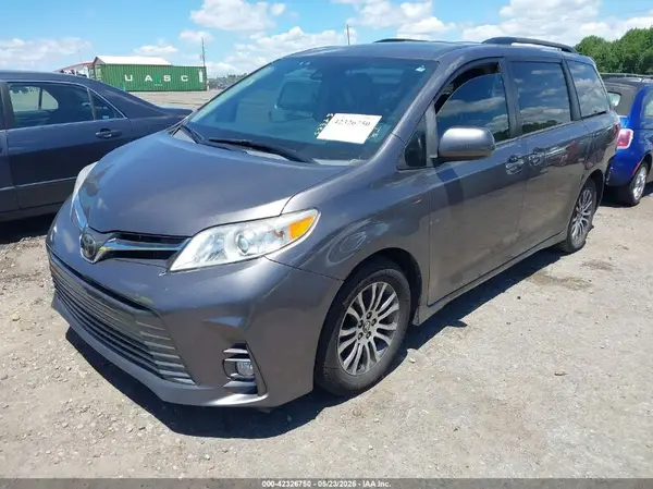 5TDYZ3DCXKS996955 2019 TOYOTA SIENNA - Image 2