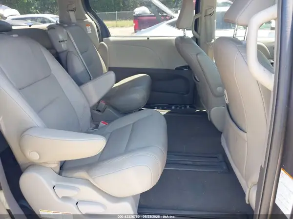 5TDYZ3DCXKS996955 2019 TOYOTA SIENNA - Image 8