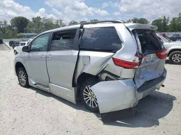 5TDYZ3DCXKS997801 2019 TOYOTA SIENNA - Image 2