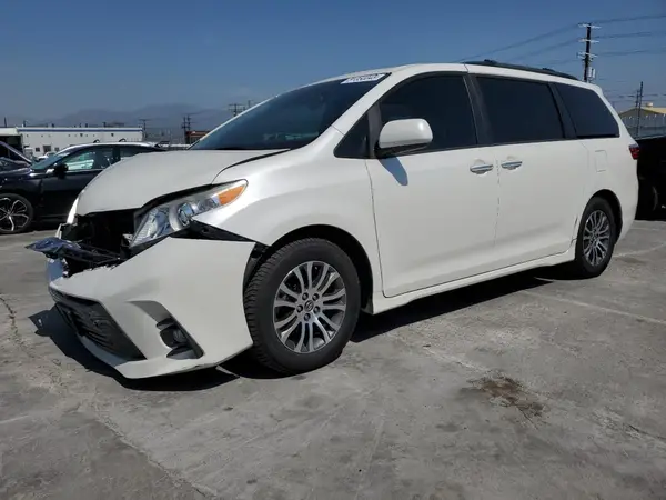 5TDYZ3DCXKS997992 2019 TOYOTA SIENNA - Image 1