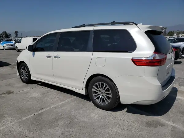 5TDYZ3DCXKS997992 2019 TOYOTA SIENNA - Image 2