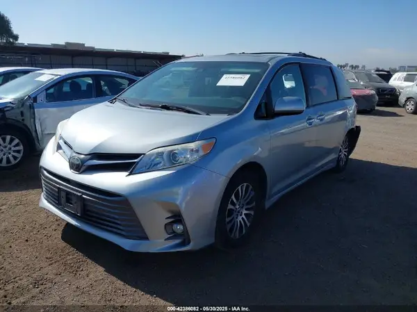 5TDYZ3DCXKS998690 2019 TOYOTA SIENNA - Image 2