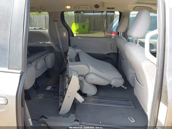 5TDYZ3DCXLS025665 2020 TOYOTA SIENNA - Image 8