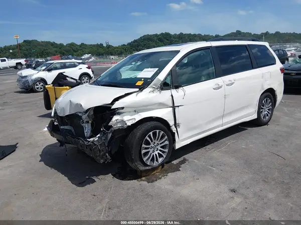 5TDYZ3DCXLS039470 2020 TOYOTA SIENNA - Image 2