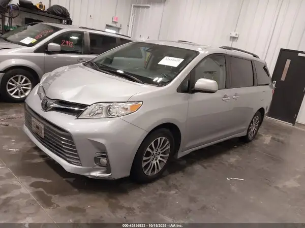 5TDYZ3DCXLS040067 2020 TOYOTA SIENNA - Image 2