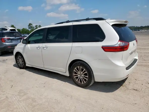 5TDYZ3DCXLS041705 2020 TOYOTA SIENNA - Image 2