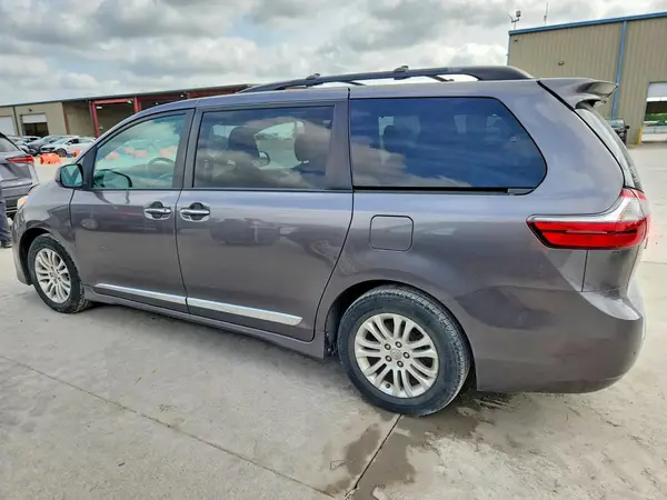 5TDYZ3DCXLS048041 2020 TOYOTA SIENNA - Image 2
