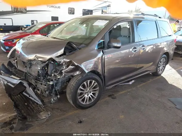 5TDYZ3DCXLS050856 2020 TOYOTA SIENNA - Image 2