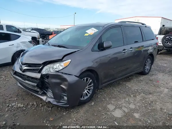 5TDYZ3DCXLS074767 2020 TOYOTA SIENNA - Image 2