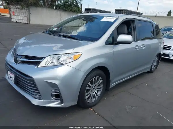 5TDYZ3DCXLS077992 2020 TOYOTA SIENNA - Image 2