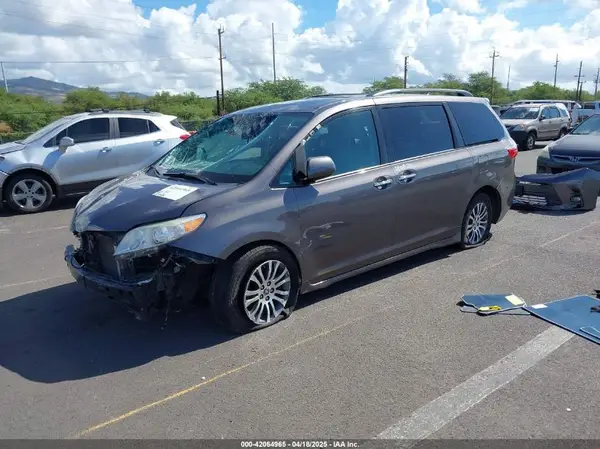 5TDYZ3DCXLS078530 2020 TOYOTA SIENNA - Image 2