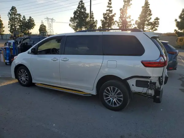 5TDYZ3DCXLS078706 2020 TOYOTA SIENNA - Image 2