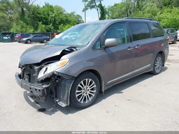 5TDYZ3DCXLS081671 2020 TOYOTA SIENNA - Image 2