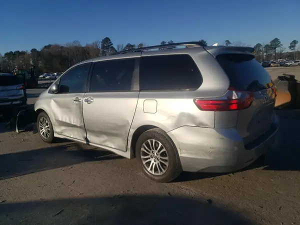 5TDYZ3DCXLS086529 2020 TOYOTA SIENNA - Image 2