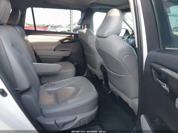 5TDYZRAH0MS054516 2021 TOYOTA HIGHLANDER - Image 8