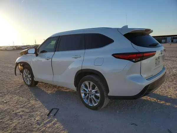 5TDYZRAH0MS056718 2021 TOYOTA HIGHLANDER - Image 2