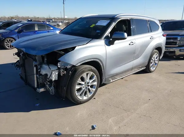 5TDYZRAH0MS060655 2021 TOYOTA HIGHLANDER - Image 2