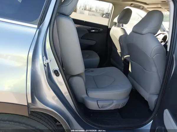 5TDYZRAH0MS060655 2021 TOYOTA HIGHLANDER - Image 8