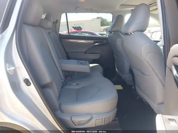 5TDYZRAH0MS089945 2021 TOYOTA HIGHLANDER - Image 8