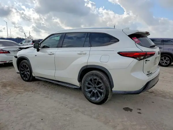 5TDYZRAH0MS526147 2021 TOYOTA HIGHLANDER - Image 2