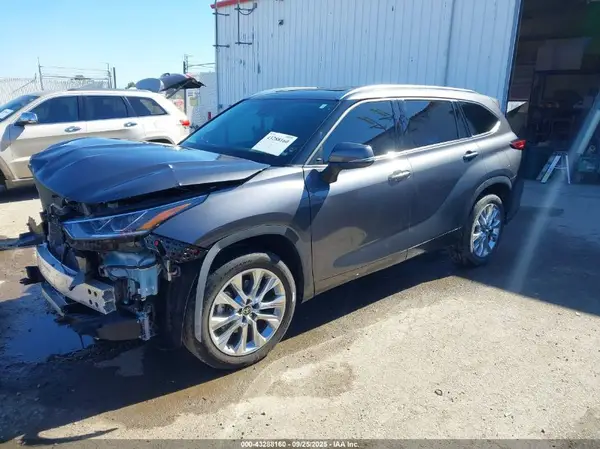 5TDYZRAH0NS116658 2022 TOYOTA HIGHLANDER - Image 2