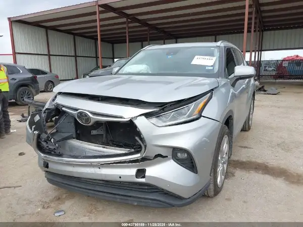 5TDYZRAH1LS009289 2020 TOYOTA HIGHLANDER - Image 2