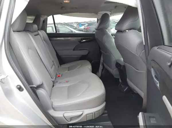 5TDYZRAH1LS009289 2020 TOYOTA HIGHLANDER - Image 8