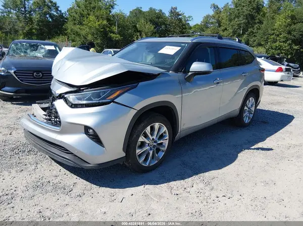 5TDYZRAH1MS084107 2021 TOYOTA HIGHLANDER - Image 2
