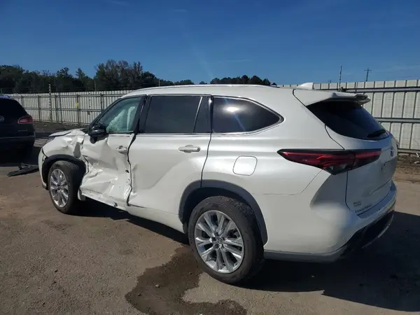 5TDYZRAH1MS516548 2021 TOYOTA HIGHLANDER - Image 2