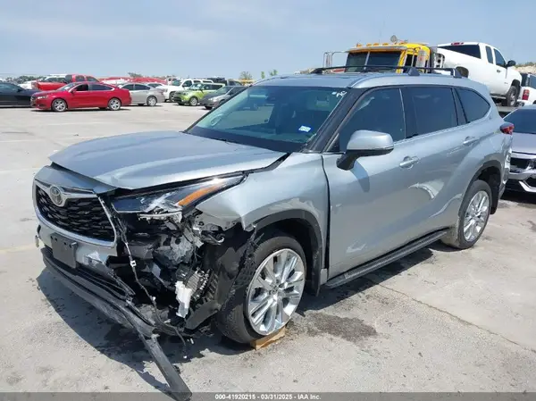 5TDYZRAH1MS526643 2021 TOYOTA HIGHLANDER - Image 2