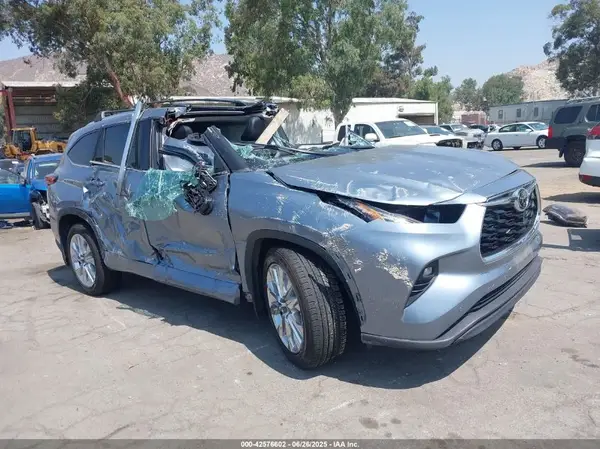 5TDYZRAH1NS096422 2022 TOYOTA HIGHLANDER - Image 1