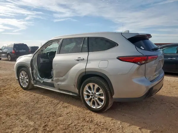 5TDYZRAH2LS001749 2020 TOYOTA HIGHLANDER - Image 2
