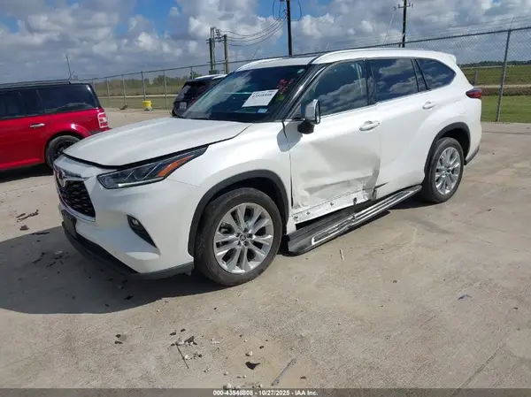 5TDYZRAH2LS005350 2020 TOYOTA HIGHLANDER - Image 2