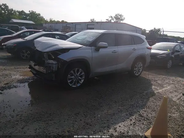 5TDYZRAH2LS010306 2020 TOYOTA HIGHLANDER - Image 2