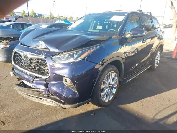 5TDYZRAH2MS058471 2021 TOYOTA HIGHLANDER - Image 2