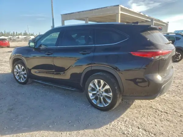 5TDYZRAH2MS058485 2021 TOYOTA HIGHLANDER - Image 2