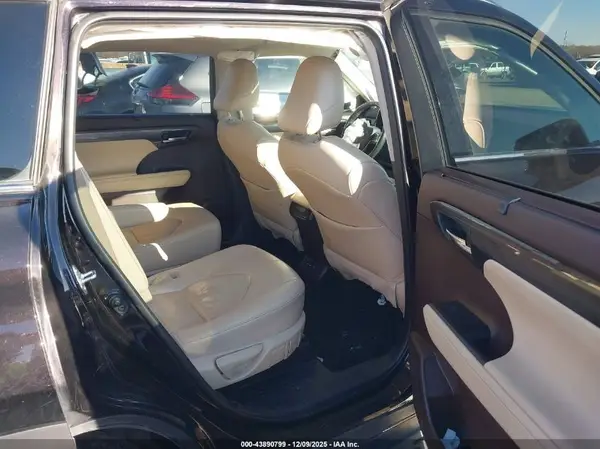 5TDYZRAH2MS081250 2021 TOYOTA HIGHLANDER - Image 8