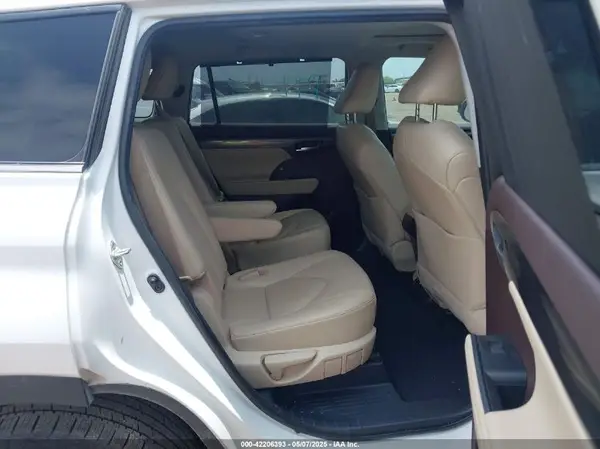 5TDYZRAH2MS525873 2021 TOYOTA HIGHLANDER - Image 8
