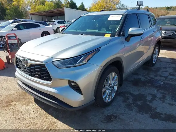 5TDYZRAH2MS528661 2021 TOYOTA HIGHLANDER - Image 2