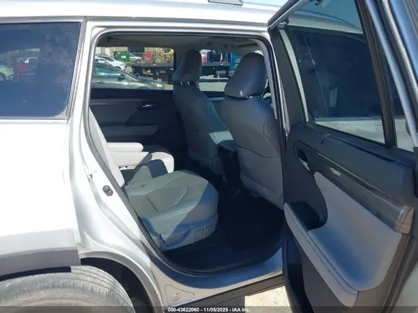 5TDYZRAH2MS528661 2021 TOYOTA HIGHLANDER - Image 8