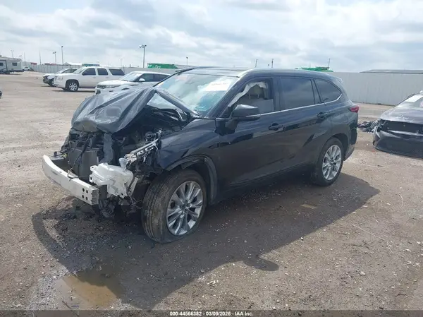 5TDYZRAH2NS094145 2022 TOYOTA HIGHLANDER - Image 2