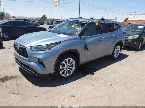 5TDYZRAH2NS129895 2022 TOYOTA HIGHLANDER - Image 2