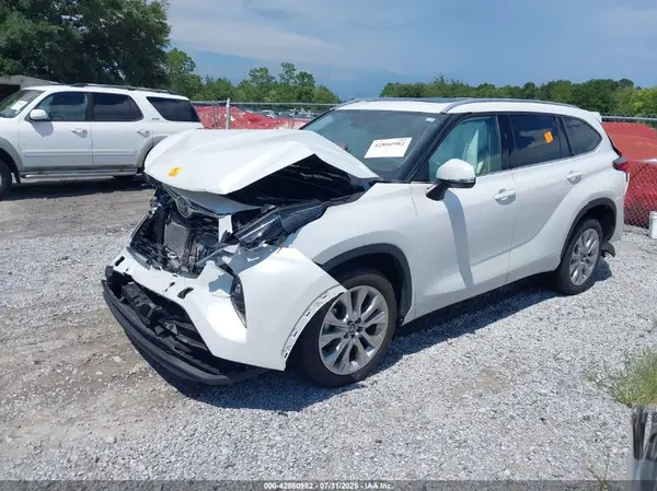 5TDYZRAH2NS141237 2022 TOYOTA HIGHLANDER - Image 2