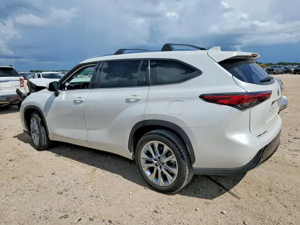 5TDYZRAH3MS062125 2021 TOYOTA HIGHLANDER - Image 2
